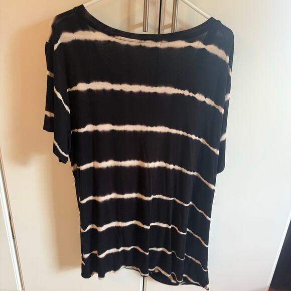 Nine Britton Levie Knot Front Knit Tee - Picture 5 of 8